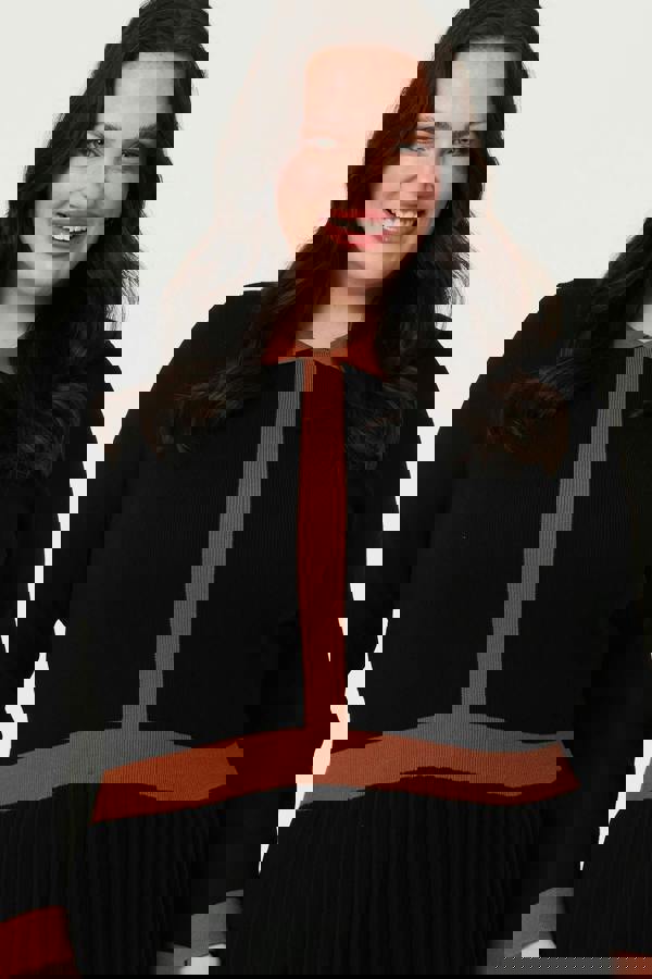 Black | Curve Border Print Pleated Knit Knee Length Dress