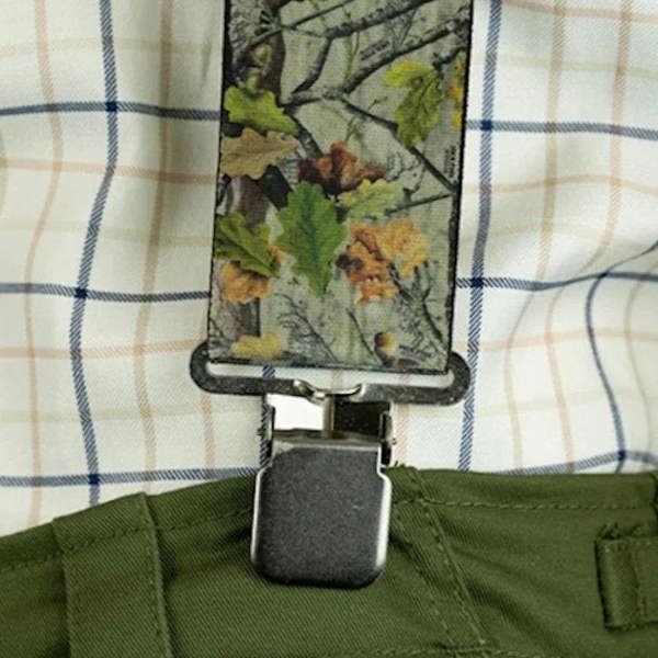 Strong metal clips on the Jack Pyke extra wide camo braces for a secure hold