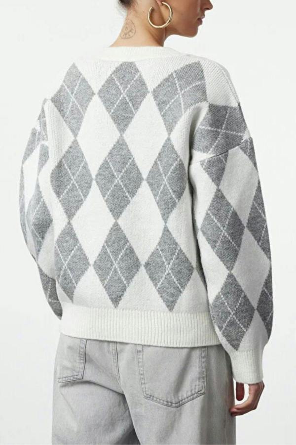 WOVCOR Soft-Textured V-Neck Argyle Pattern Knit Sweater
