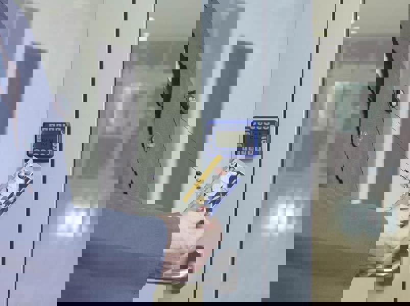 Durable Enclosed Security Pass ID Holder with Badge Reel | 10 Pack | Clear