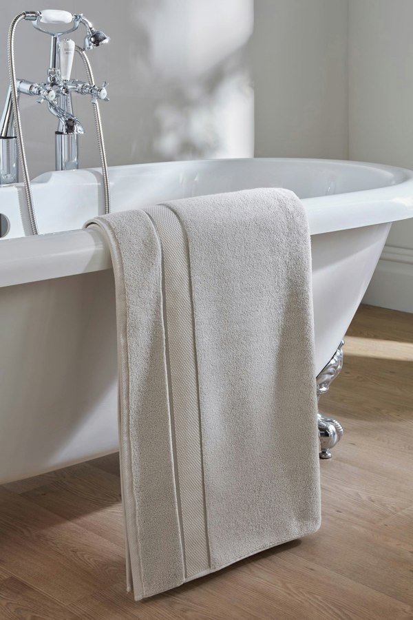 Pretty You London Bamboo Bath Sheet