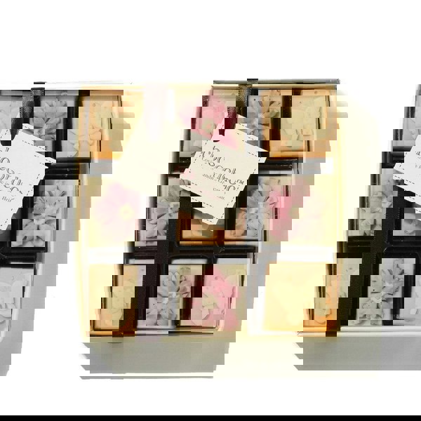 CHOC ON CHOC Chocolate Prosecco With Flowers And Butterflies Gift Box