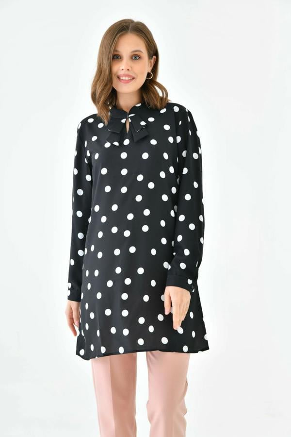 Hoxton Gal Oversized Long Sleeves Tunic Top with Collar Details in Polka Dot in Black and White