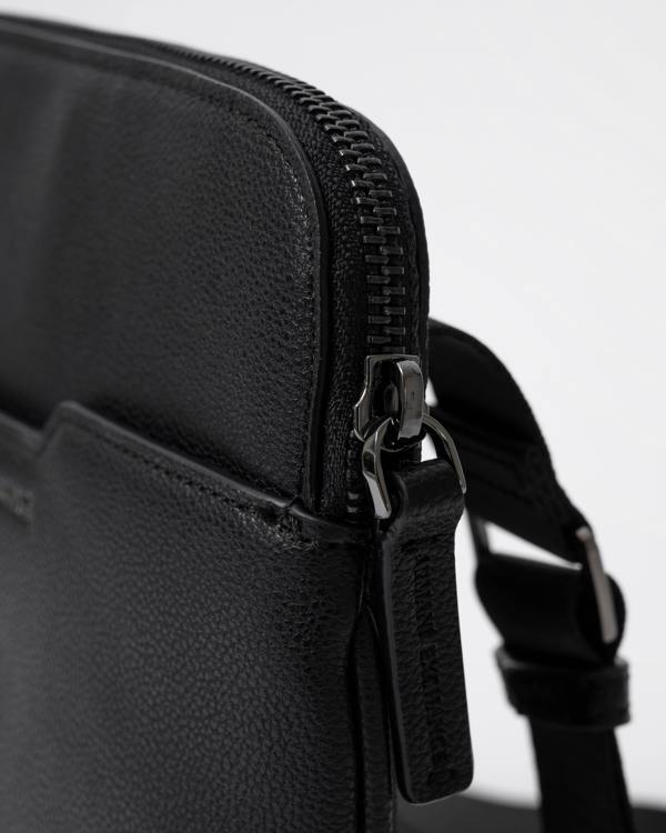 Armani Exchange Mens Slim Envelope Messenger Bag - Black UC001 zip detail