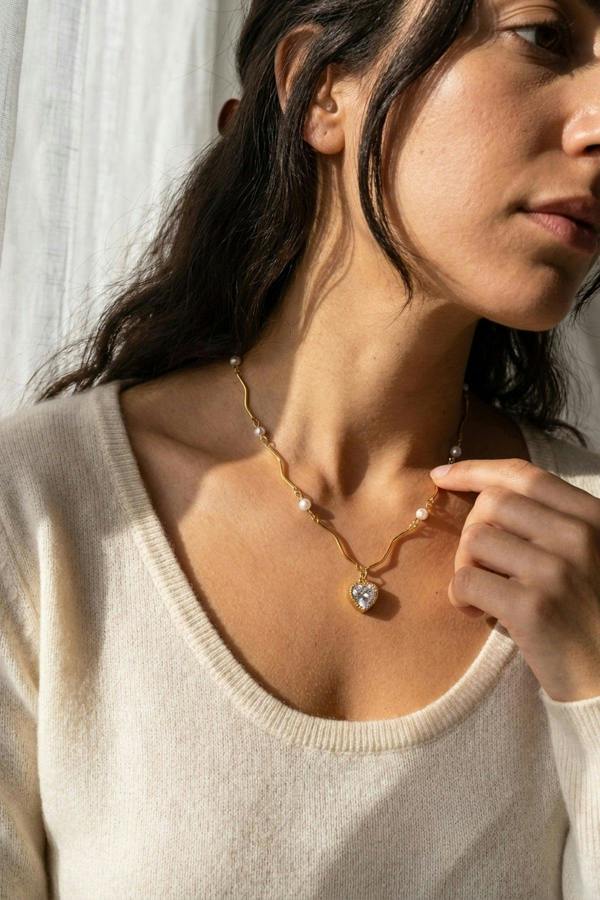 ARIIRA Magnolia Wavy Chain Pearl