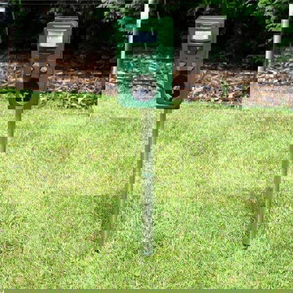 St Helens Solar Powered Ultrasonic Strobing Animal Repeller