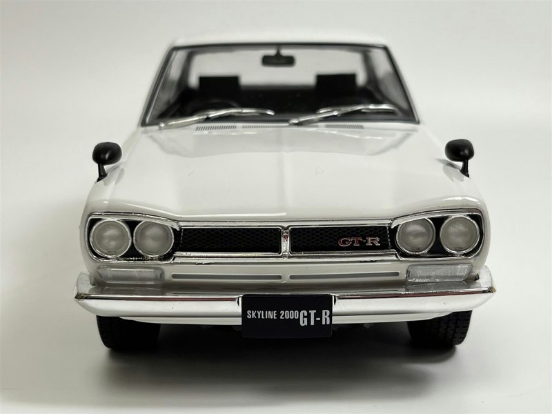 Triple9 Nissan Skyline GT-R KPGC10 White 1:18 Scale Triple 9 1800181