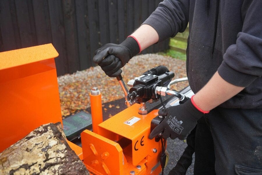 Rock Machinery Venom Li20 - 20ton Lithium Ion log Splitter