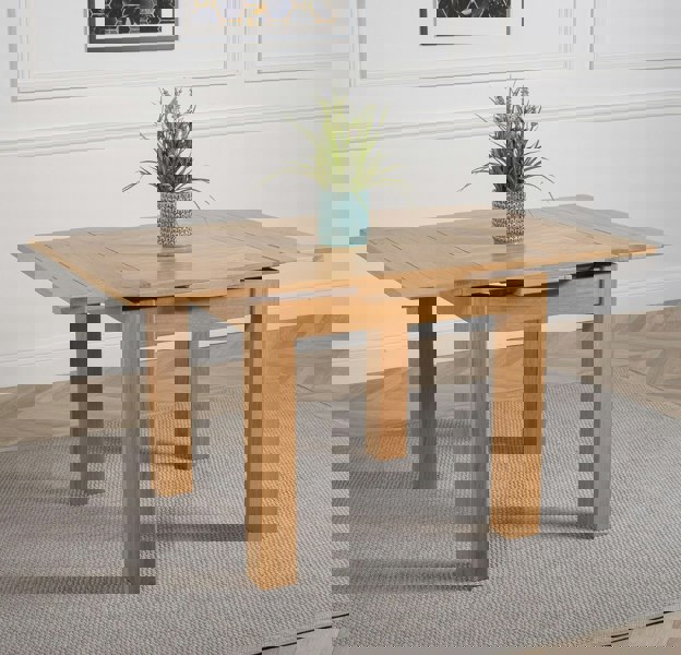 That's Furniture Richmond Small Extending Oak Dining Set with Montana Leather Chairs