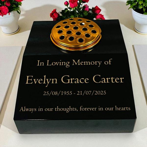 Memorials Direct Black Granite Sloping Memorial Desk with Vase – Free Gold Engraving
