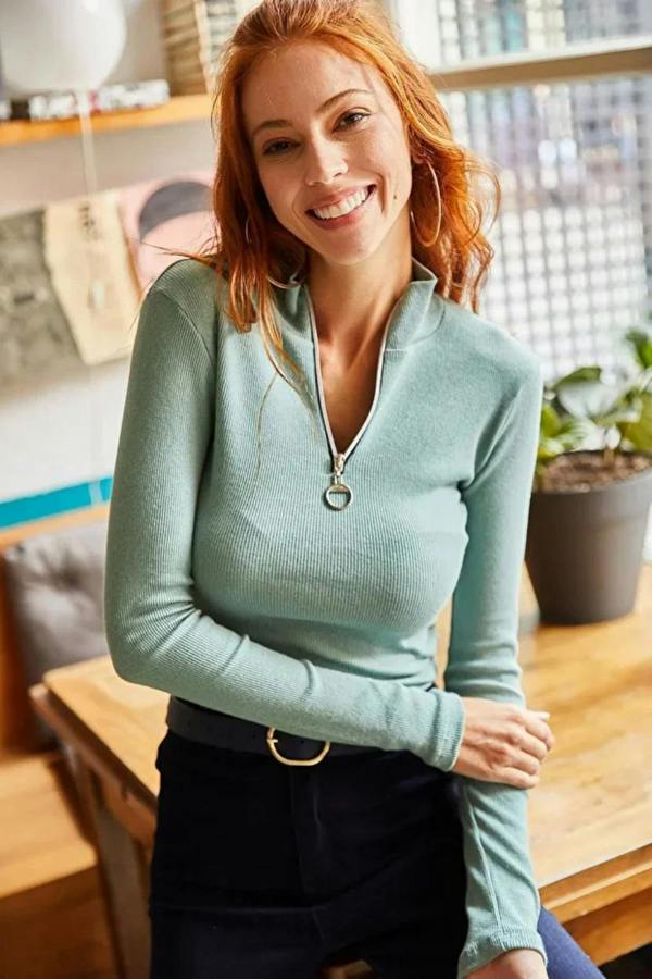 Hoxton Gal Zippered Turtleneck Stretch Blouse