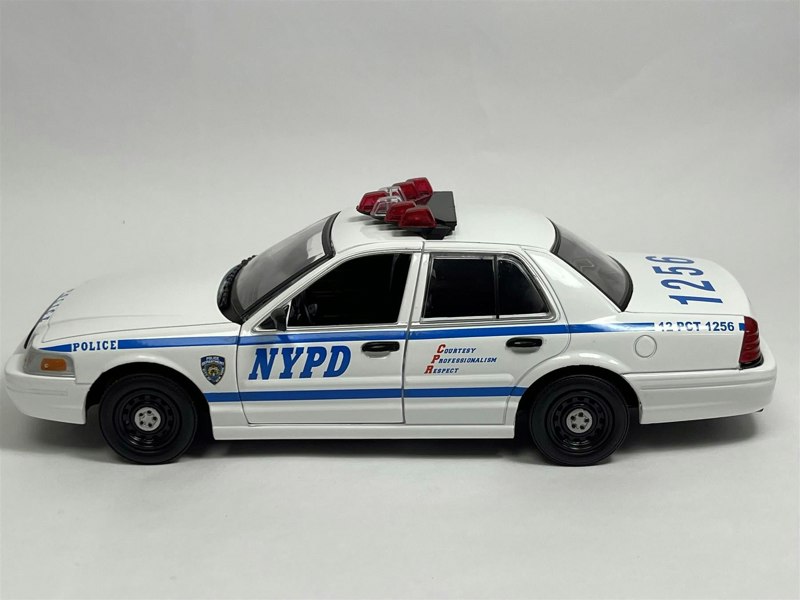 Greenlight Quantico 2003 Ford Crown Victoria 1:24 Scale Greenlight 84183