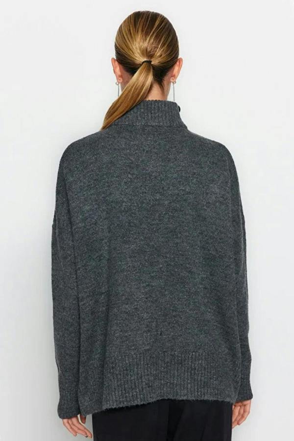 Hoxton Gal Relaxed Fit Soft-Texture Knit Sweater