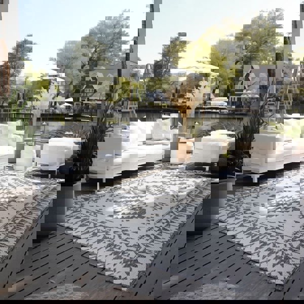 Dynamic Indoor & Outdoor Reversible Grey Rug