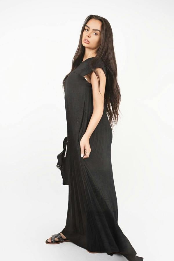Sarina Pleated Cap Sleeve Maxi Dress - Black
