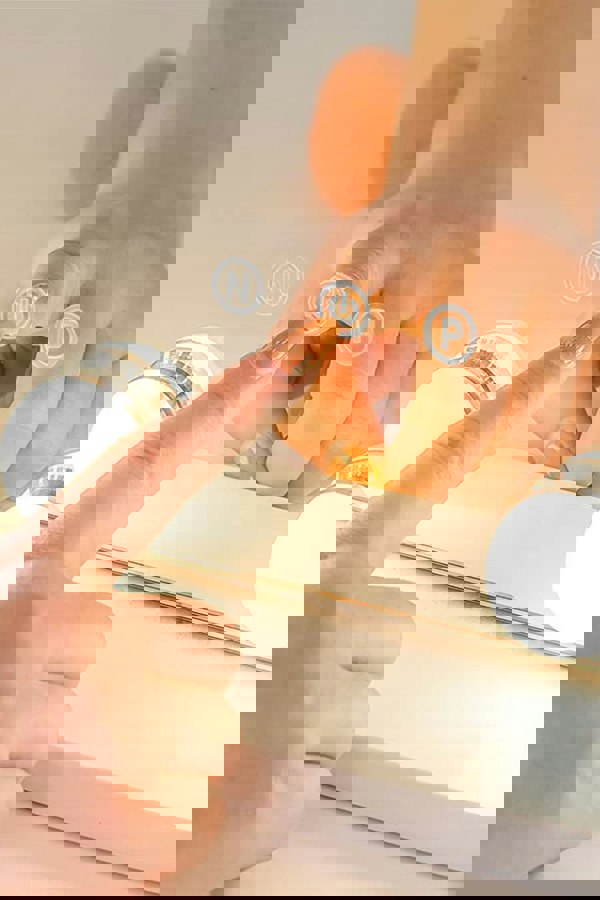 Living and Home Hollywood Makeup Mirror with 16 Pcs LED Bulbs,3 Color Lighting Modes,Detachable 10X Magnification Mirror