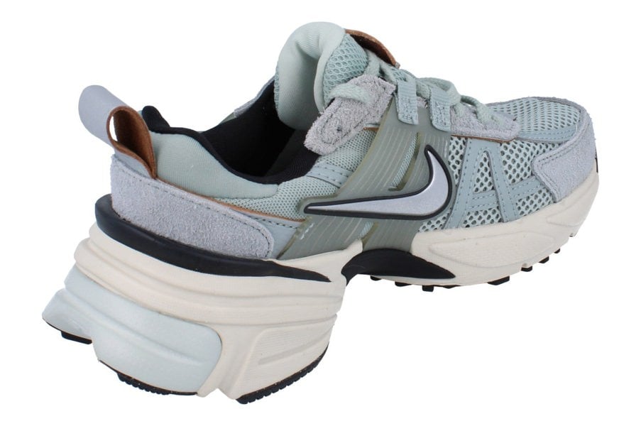 Nike Womens V2K Run Trainers Fn6703  003 - Light Pumice Chrome 003 - Photo 2