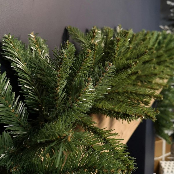 Samuel Alexander 270cm (9ft) Plain Green Kateson Fir Green Christmas Garland with 180 tips