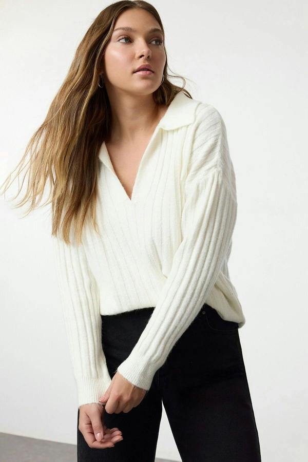 Hoxton Gal Soft-Textured Viscose Polo Neck Knit Sweater