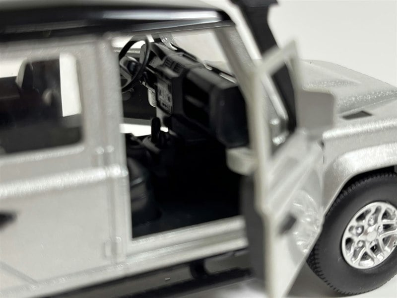 Tayumo Land Rover Defender 110 Silver LHD 1:36 Scale - Pull & Go Tayumo 36100011