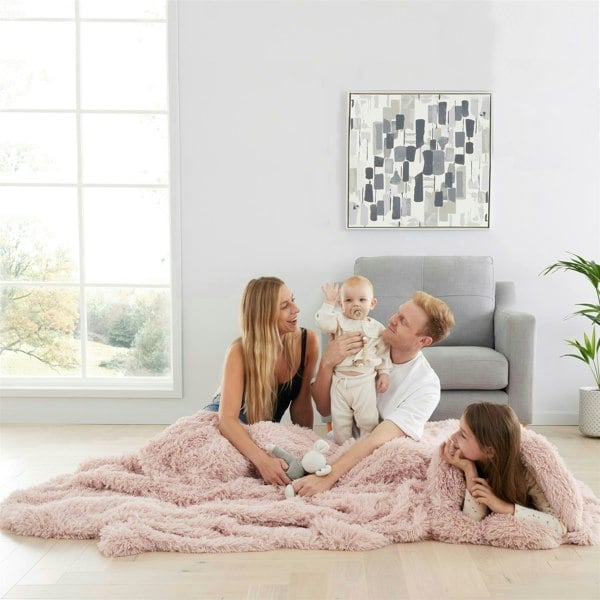 Catherine Lansfield Cuddly 150x200cm Throw Blush