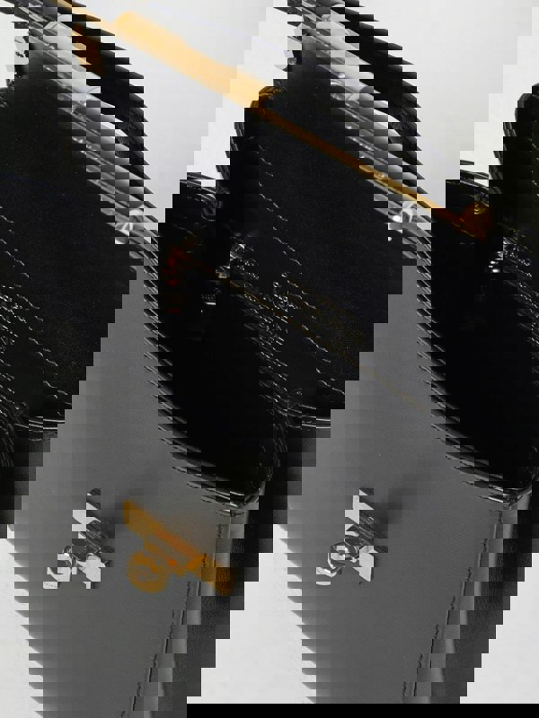 207628798.jpg