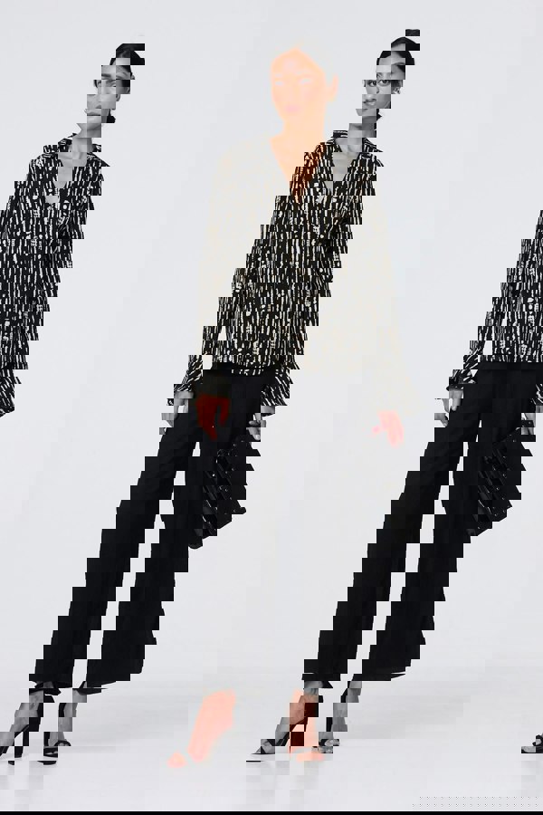 Black | Printed V-Neck Long Flare Sleeve Shirt
