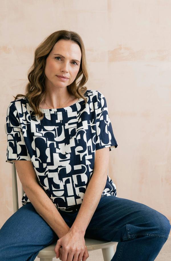Lily & Me Bella Linen Blend Shell Top Navy