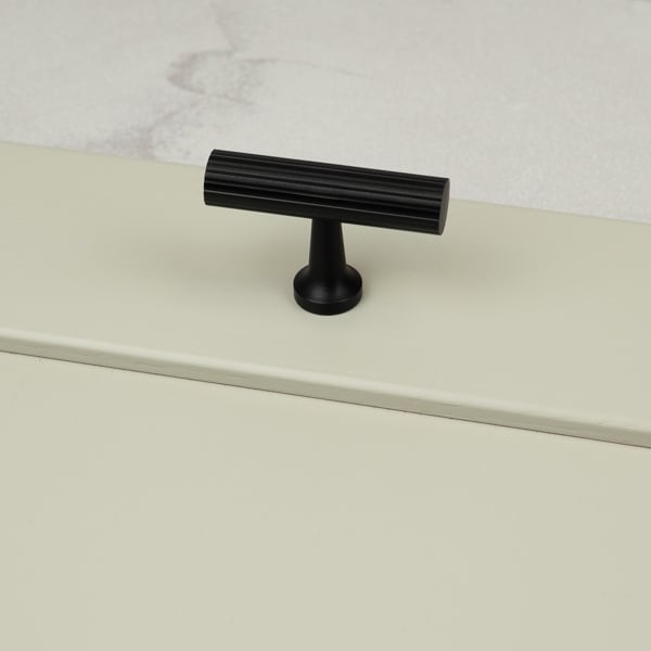 Handle & Home Matt Black Reeded Knob/Handles
