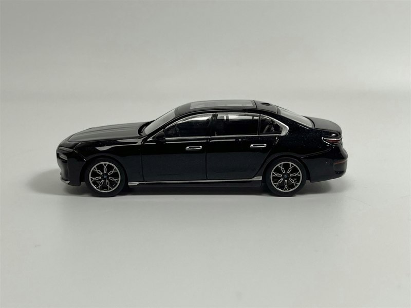 Mini GT BMW i7 xDrive60 Black Sapphire RHD 1:64 Scale MGT00802R