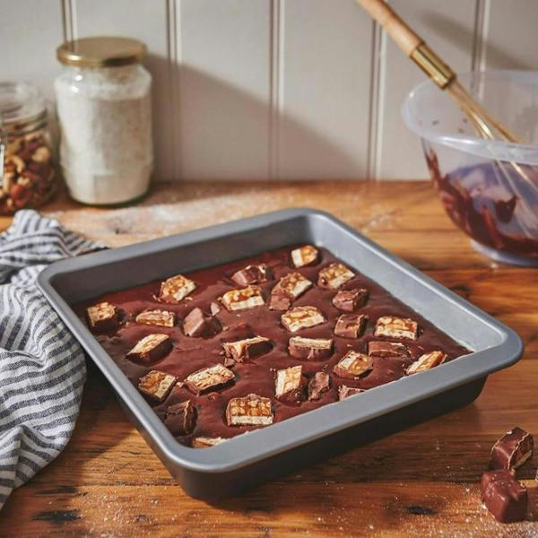 1 x Non-Stick Brownie Pan Tray Bake with Loose Base