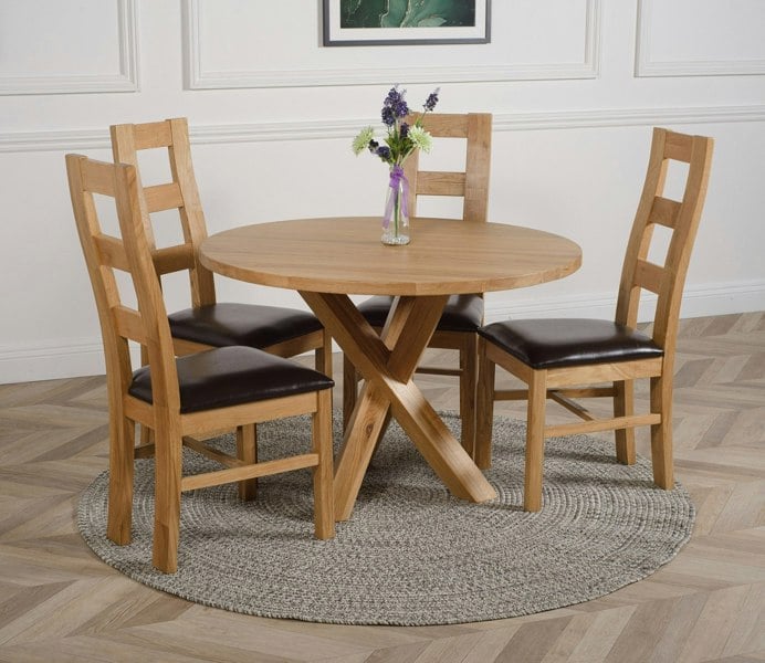 That's Furniture Oregon Round Oak Dining Table with 4 Yale Oak Chairs