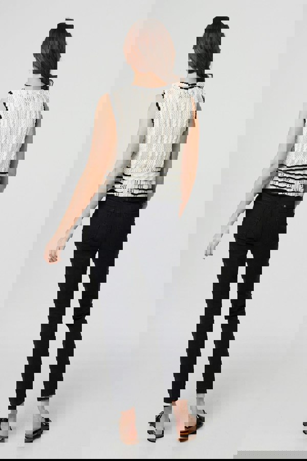 White | Textured Knit Contrast Trim Cropped Vest
