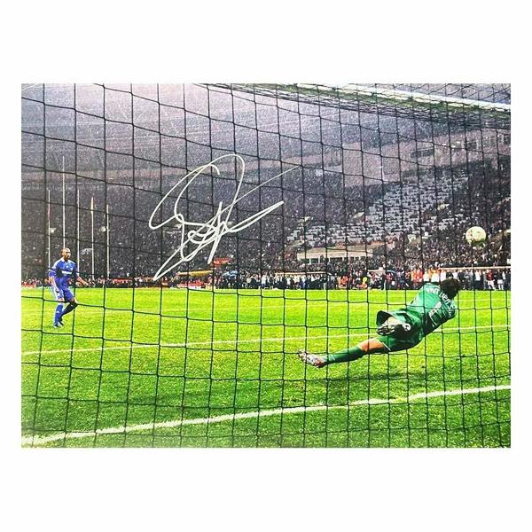 Edwin Van Der Sar signed Manchester United photo — Premium framing