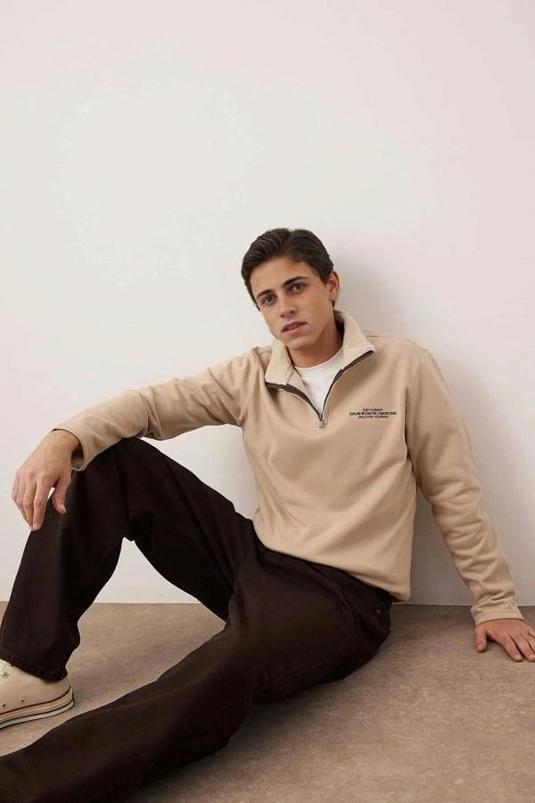 WOVCOR Regular Stand Collar Embroidered Fleece Inside Men's Sweatshirt