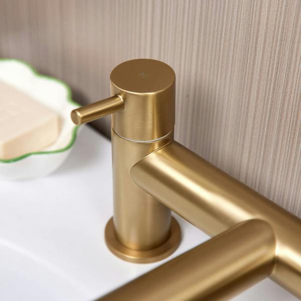 Flode Runn | Bath Filler | Brushed Brass