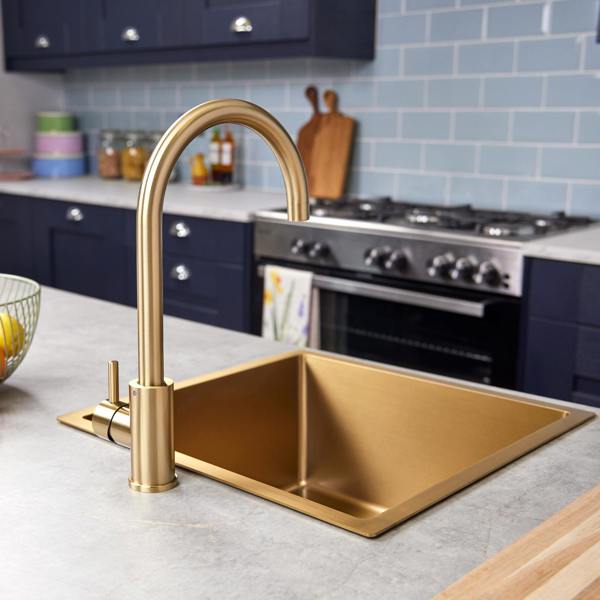Flode Malaren | Single Lever Kitchen Sink Mixer Tap with Swivel Spout | Swan Neck Design | Brushed Brass Finish