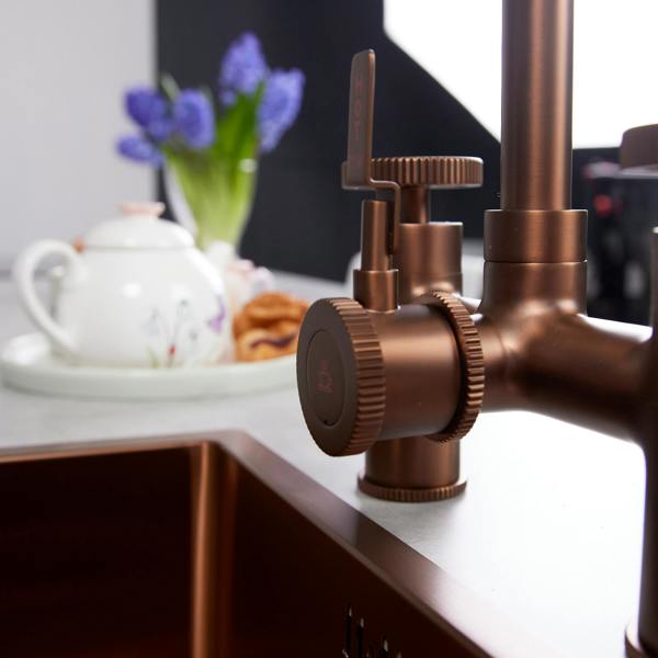 Flode kraft | Industrial Bridge Style 3 in 1 Instant Boiling Tap | Brushed Copper Finish