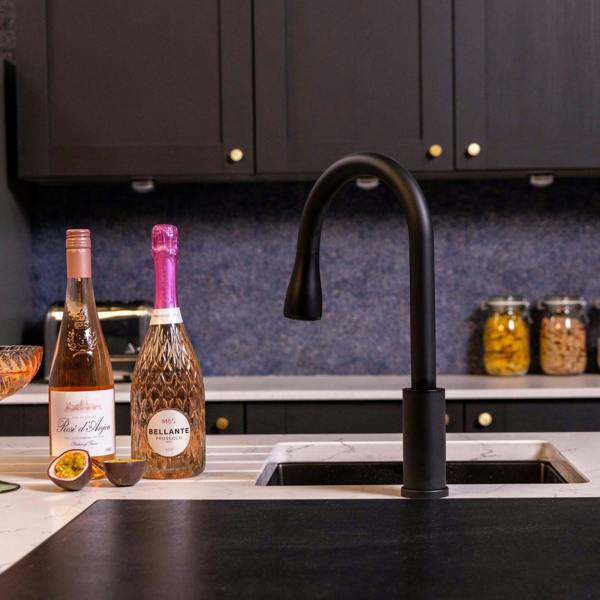 Flode Runda | Kitchen Sink Mixer with Pull out Spray | Matt Black | Oval Head