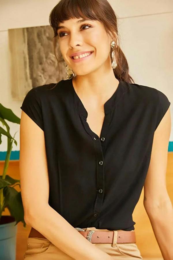 Hoxton Gal Sleeveless V-Neck Shirt