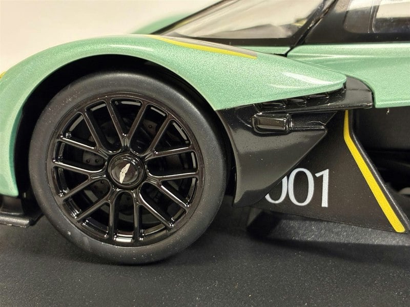Aston Martin Valkyrie Appletree Green 1:18 Scale CMJ Diecast DC118AMVKSG