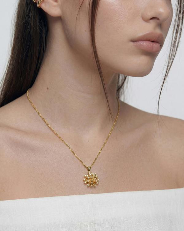 Elk & Bloom 14K Gold Star Flower Pendant Necklace