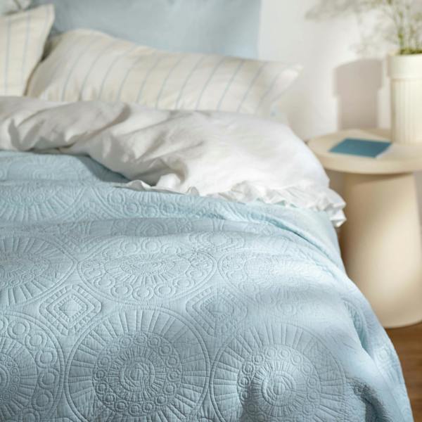 Soak&Sleep Light Blue Quilted Cotton Bedspread