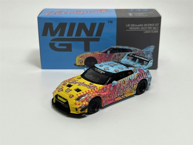 Mini GT LB Silhouette Works GT Nissan 35GT RR Ver.1 RHD 1:64 Mini GT MGT00742R