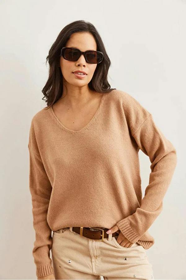 Hoxton Gal V-Neck Soft-Texture Knit Sweater