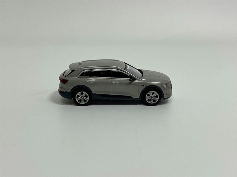 Minichamps Audi e tron 2020 Beige Metallic 1:87 Minichamps 870018221