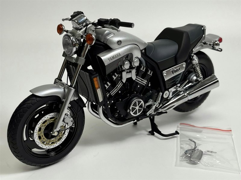 Minichamps Yamaha Vmax 1993 Silver Metallic 1:12 Scale 122163702