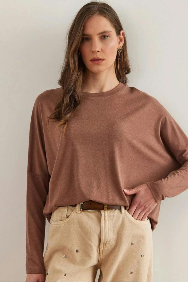 Hoxton Gal Crew Neck Batwing Wool Sweater