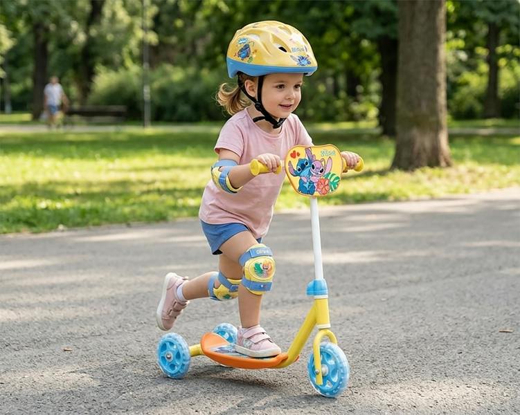 Mondo Disney Stitch 3-Wheel Scooter