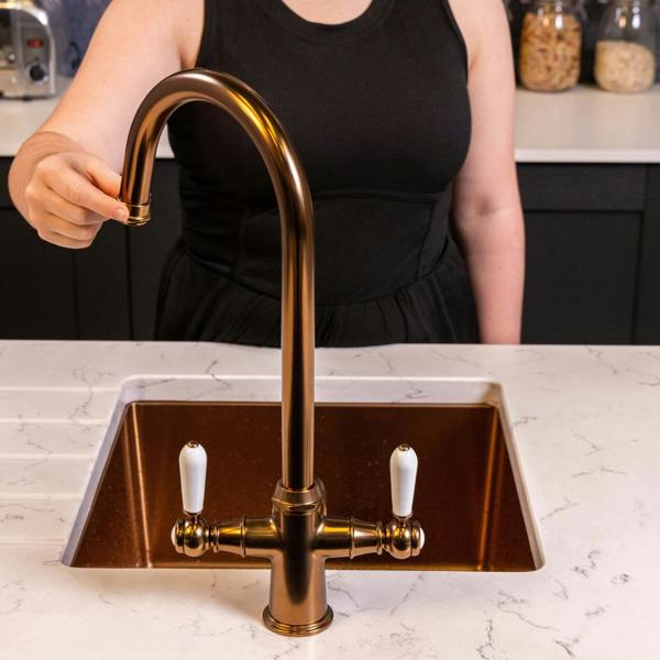 Flode korsa | Traditional Cruciform Style 3 in 1 Instant Boiling Tap | White Ceramic Levers | Brushed Copper Finish